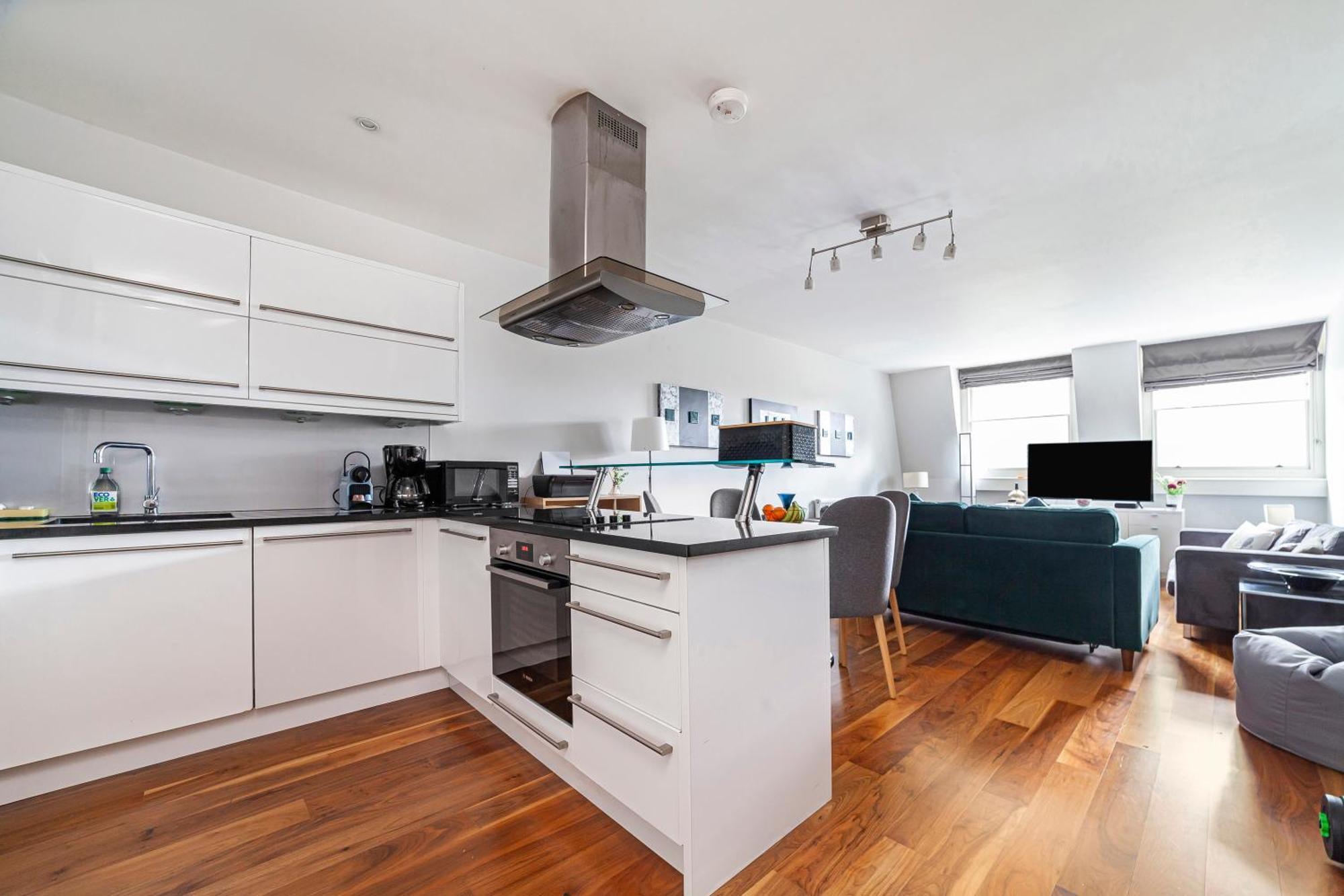 Deluxe Holborn Two Bedroom * Londen